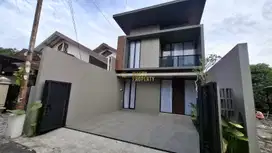 RUMAH 2 LANTAI FULL FURNISHED LOKASI PREMIUM DI CONDONGCATUR