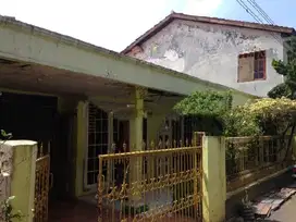 Jual DIBAWAH PASAR !!!Rumah Kost Tua di Kebon Baru Tebet Jaksel