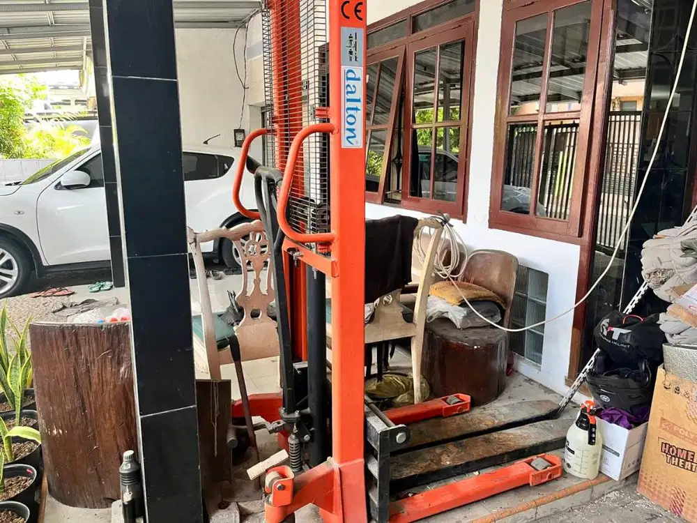 Handlifter Manual Bekas Merk Dalton 1.5 Ton Tinggi 1.6 Meter