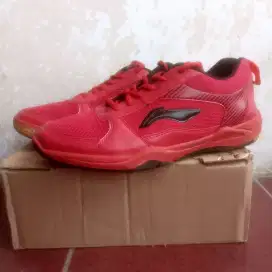 SEPATU BADMINTON