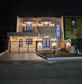 DIJUAL RUMAH SIAP HUNI DENGAN KOLAM RENANG DI KOTA WISATA