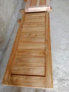Pintu kamar minmlis