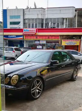 Mercedez Benz W210 E240, Mulus Luar Dalam