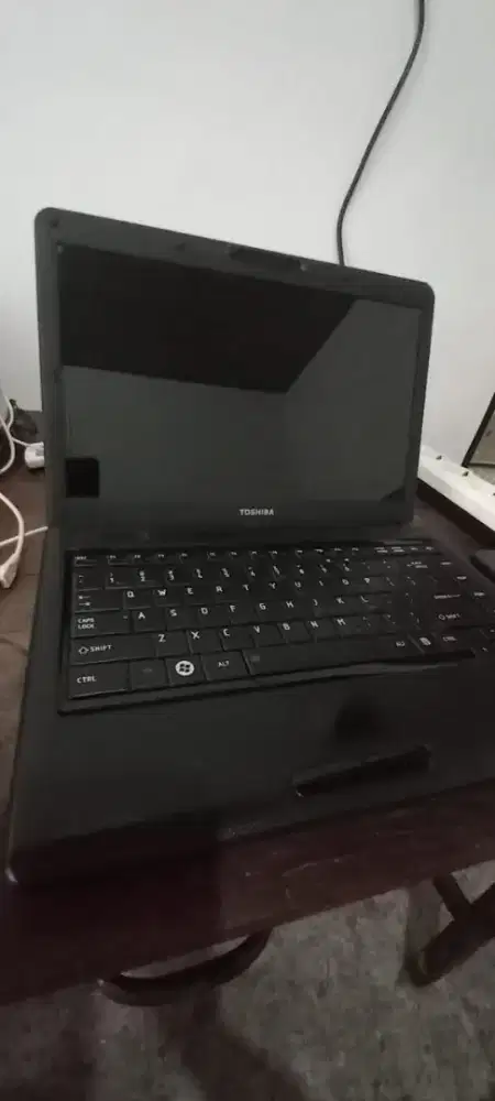 Dijual Laptop Toshiba Satelite layar 15 inch