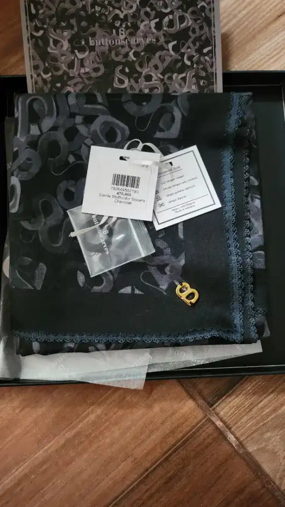 Preloved kerudung buttonscraves