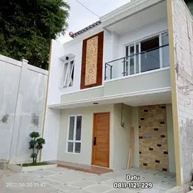 Rumah 2 Lantai Tugu Cimanggis Depok Gaya Bali Lokasi Pinggir Jalan