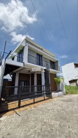 Dijual Villa Modern + Pool di Daerah Lembah Metro, Kota Batu Malang