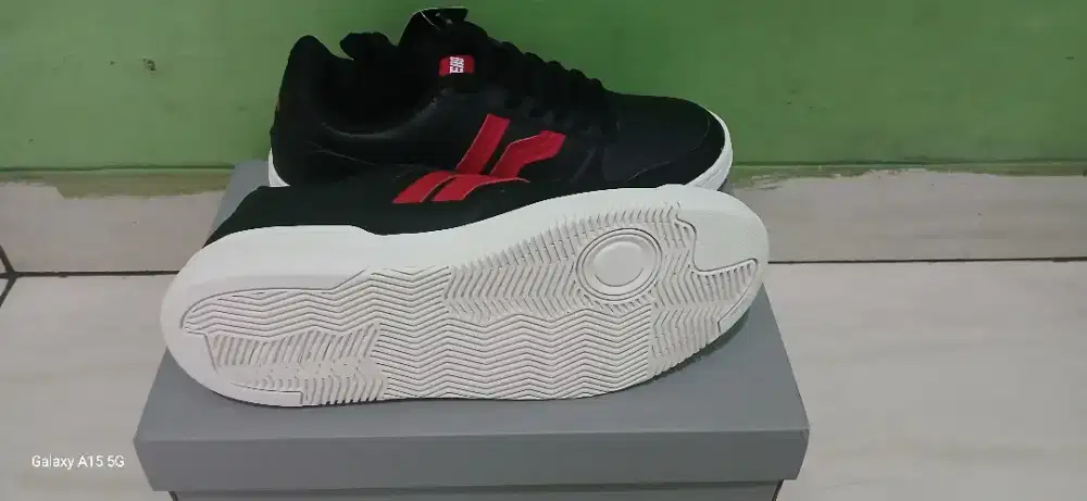 Piero street bold, black/red/white. Original 100%
