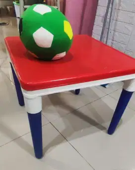 Meja bermain anak