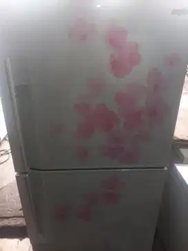 Dijual kulkas 2 pintu SANYO orisinil