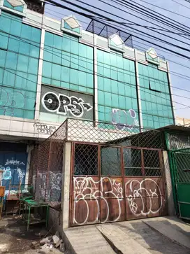 Dijual Ruko strategis di pinggir Jalan Merdeka , Karawaci Tangerang