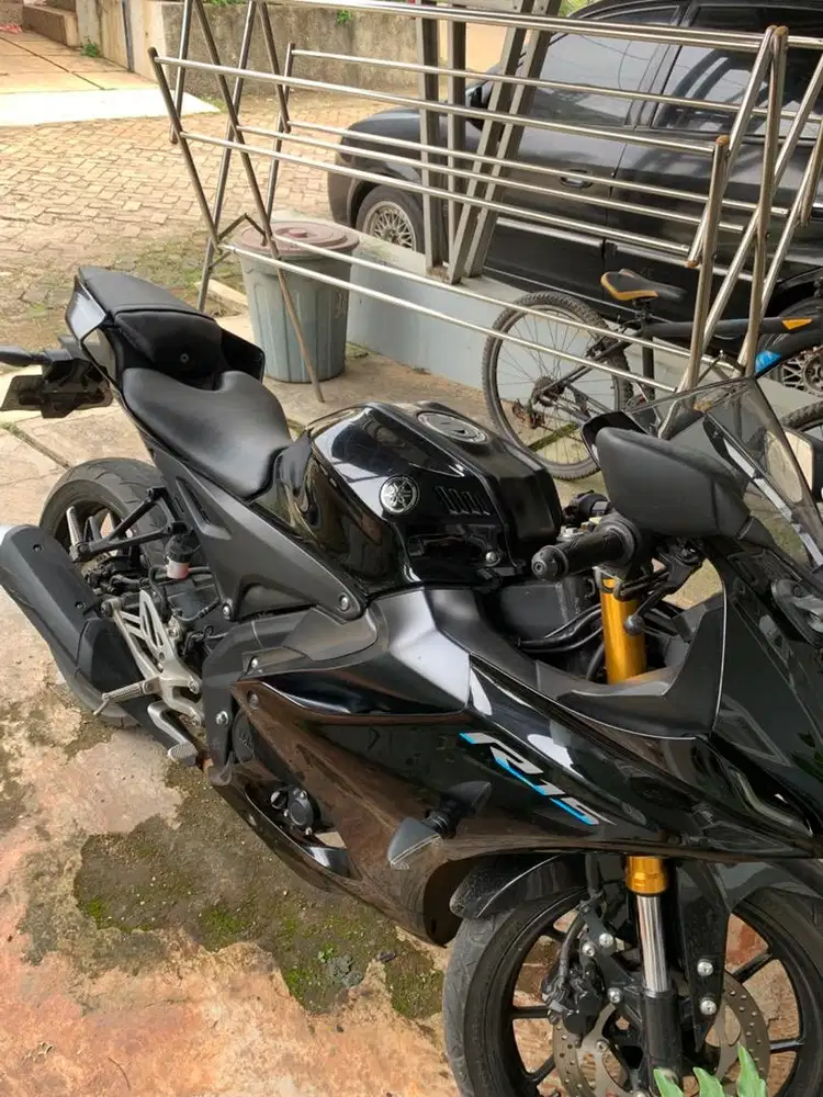 Yamaha R15 V4 Connected Black