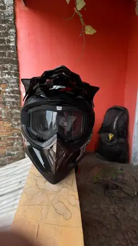 dijual helm jpx masih baru ukuran L,, 400k ambil lok cicaheum bandung