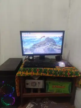 Komputer gaming Ryzen 3 3200G 
Ram 16gb