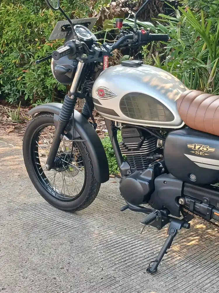 DP 500RB KAWASAKI W175 SE KM 3RB TAHUN 2019