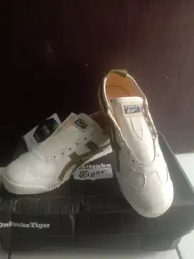 Sepatu Onitsuka tiger slip On