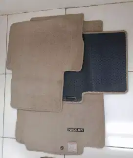 Di Jual Karpet Mobil Grand Livina Kondisi Baik