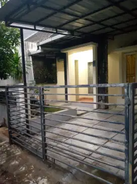 Di sewakan rumah tinggal lokasi strategis di DSD Tangerang selatan
