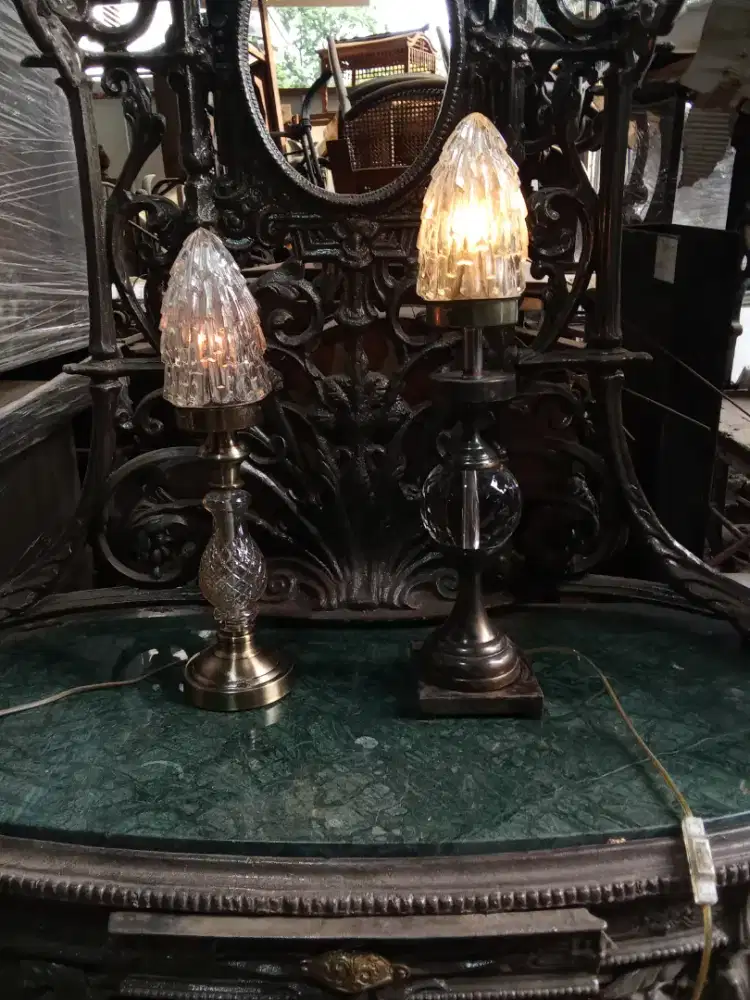 Lampu meja antik vintage