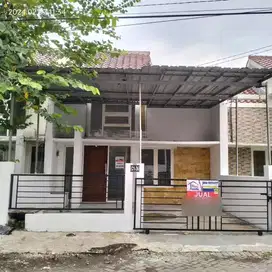 dijual rumah Greenlake Wonorejo siap huni dekat kampus Hayam wuruk