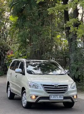 Toyota Kijang Innova 2.5 E (Full Upgrade G) Manual Diesel Silver 2014