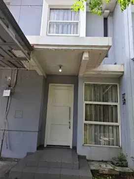 Disewakan rumah 2 lantai sdh ada gorden, belakang sudah canopy & plur