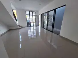 sewa rumah 2 lantai PIK 2 uk 8x15m kosongan