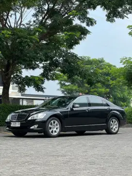Mercy S300 2009 (N) Hitam 60 rb km kondisi Barang Langka