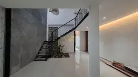DIJUAL RUMAH MODERN ESTETIK DEKAT KAMPUS ATMA JAYA YOGYAKARTA