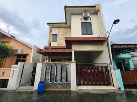 Rumah Apik 2lt Dekat Hotel Alana