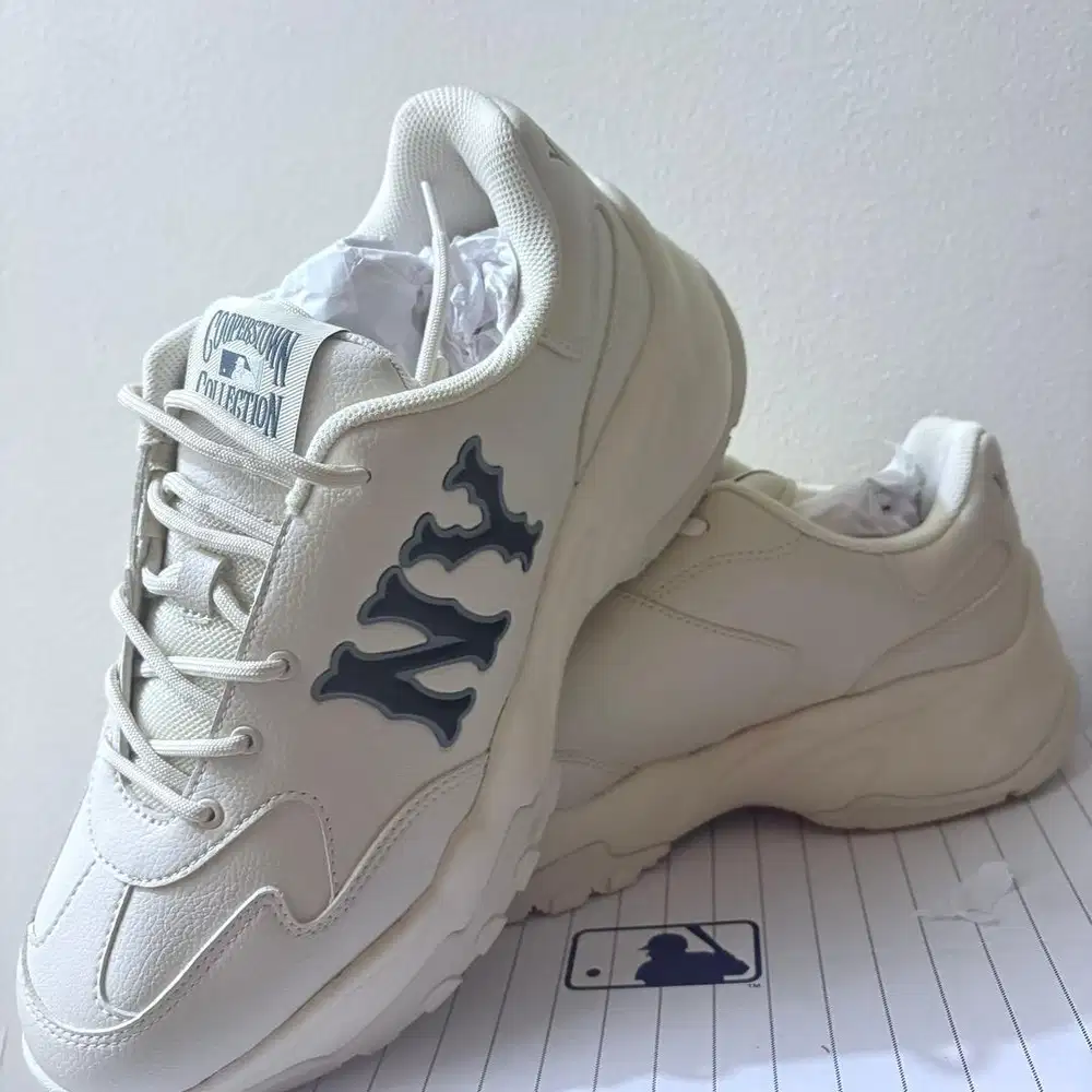 Sepatu MLB size 44