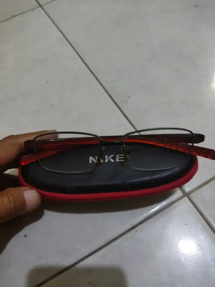 Kaca mata Nike mulus