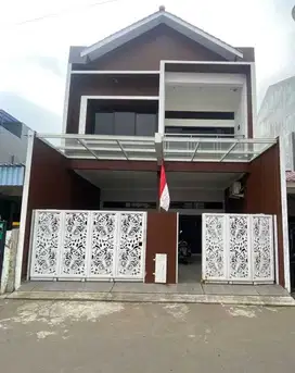 Jual rumah baru 3 lantai di bekasi  dekat tol dan summerecon