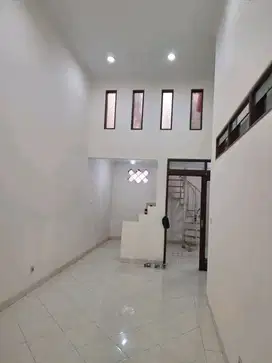 Rumah Di Tki 3 Siap Huni, Taman Kopo Indah Ref.04996