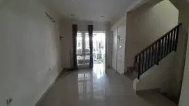 Disewakan : Rumah di Cluster Thomson, Gading Serpong, Tangerang