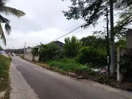 Tepi Jl. Rambutan 3, Kawasan Rumah Mewah.