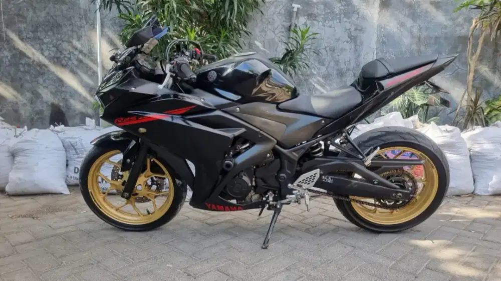 UD ENY MOTOR- YAMAHA R25 2015 LENGKAP