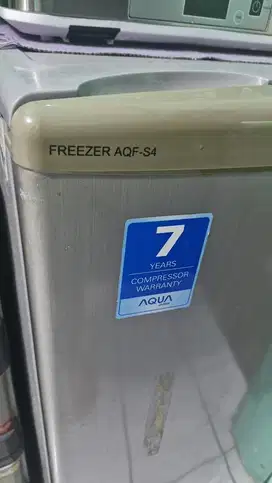 Kulkas freezer  Merek Aqua