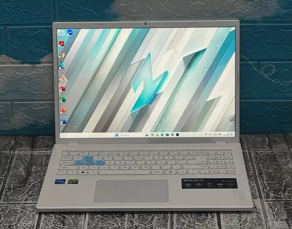 Acer Nitro Lite 16-71G Gaming Fulset