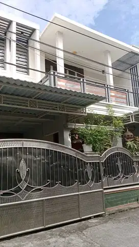 Dijual Rumah Dua Lantai Murah di Kebomas - Gresik