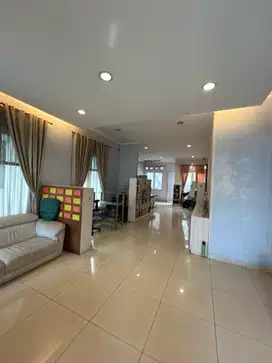 MURAH RUMAH ADA SWIMMING POOL SAPPHIRE PHG GADING SERPONG