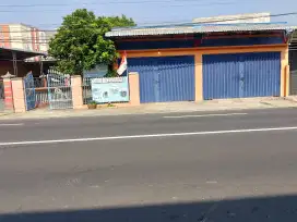 Dijual rumah dan gudang / toko
