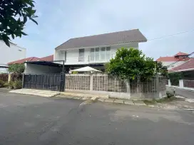 Dijual rumah hook di Rancho indah jakarta selatan hadap Timur
