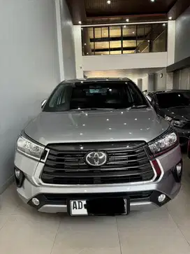 Innova Reborn G diesel matic 2022 KM 14 rb