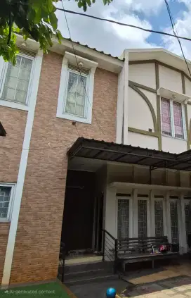 Rumah dijual lokasi pinggir jalan