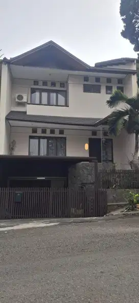 Dijual Rumah mewah 3 Lantai di Setra duta dekat Tol Pasteur