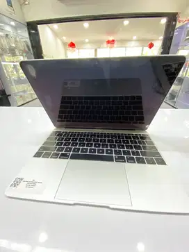 MACBOOK 2017 8/500 GB INTEL CORE i5 12 INCH SILVER