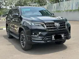 TOYOTA FORTUNER GR 2.4 HITAM 2022 DIJUAL CEPAT LOW KM FULL ORIGINAL