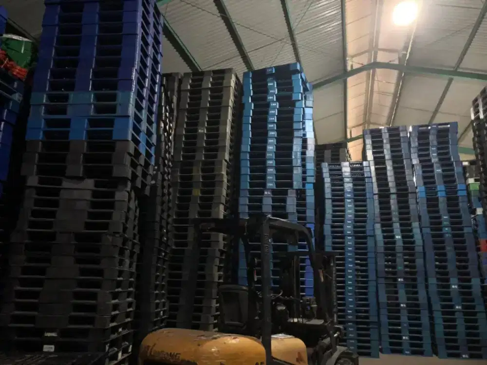 PALET PLASTIK SECOND PALLET PLASTIK AWET