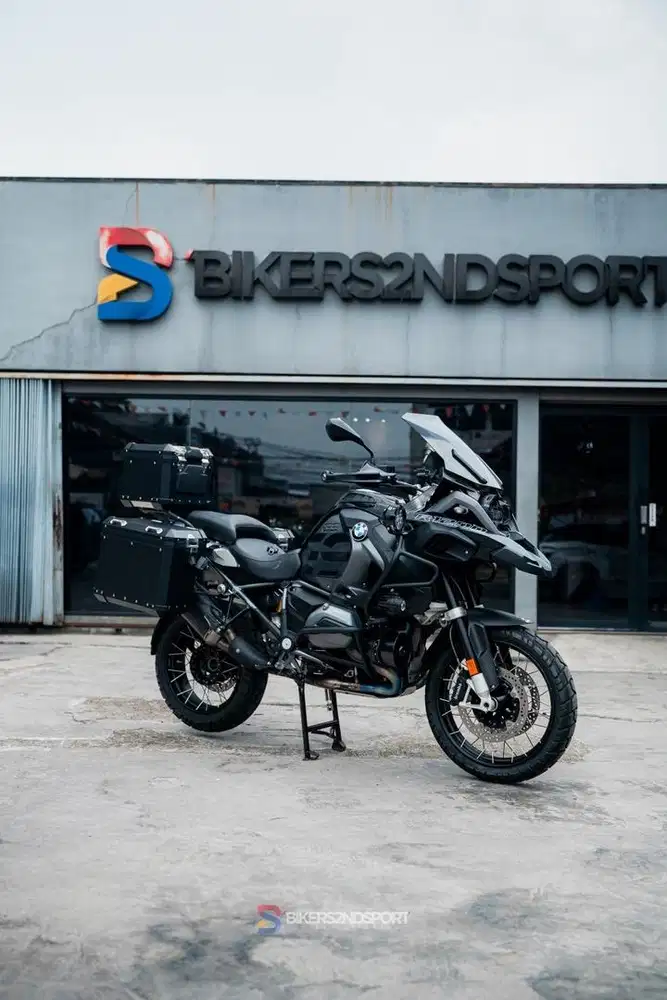 BMW R9T TRIPLE BLACK LOW SUS zx r6